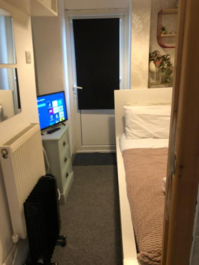 Single access en suite room